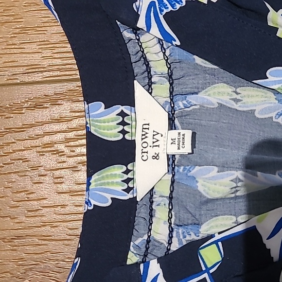 CROWN & IVY Tropical Parrot Blouse Medium - Picture 4 of 11
